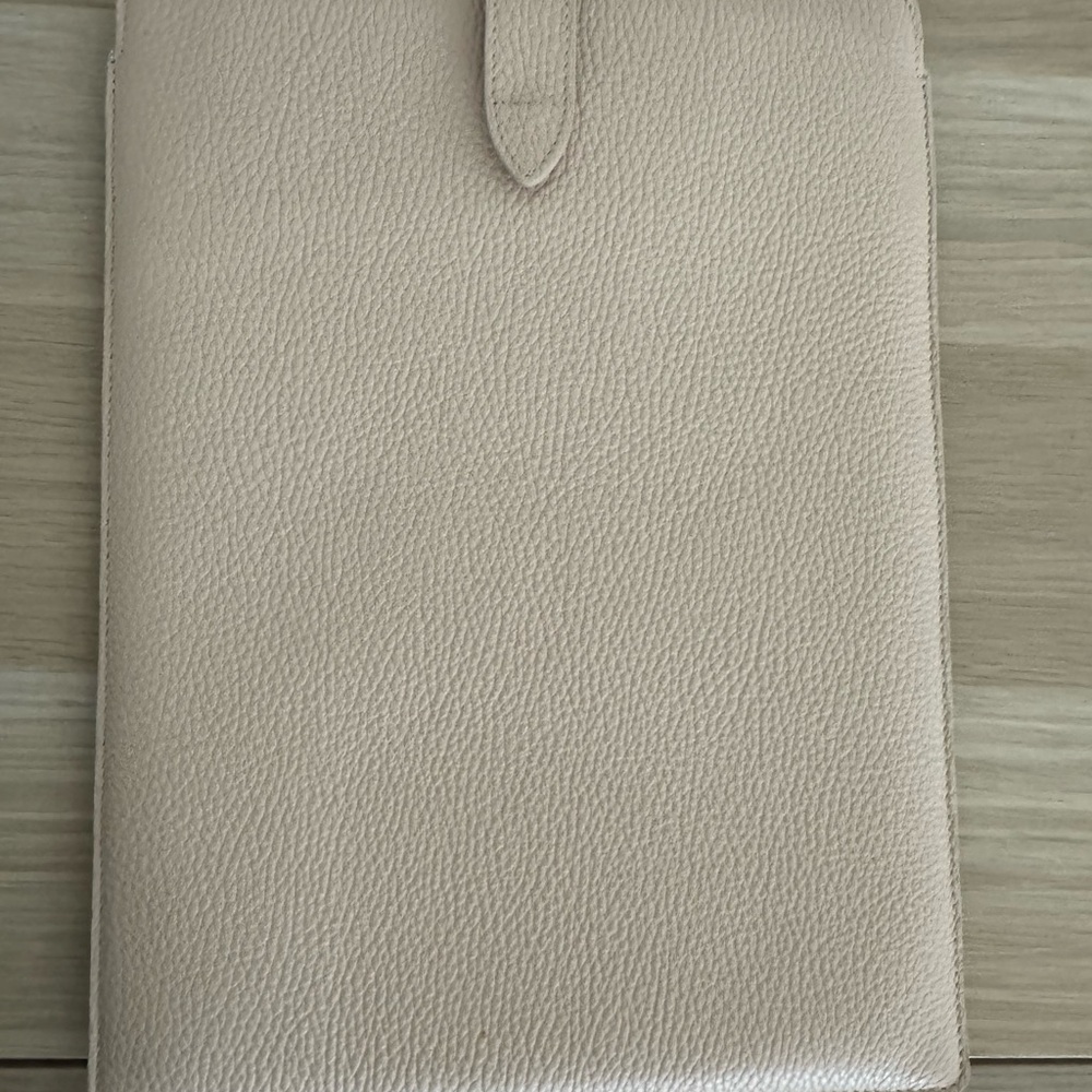 Cuyana Tan Leather Accessory